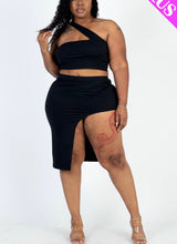 Load image into Gallery viewer, Plus Size Crop Top Side Split Thigh Mid Skirt
